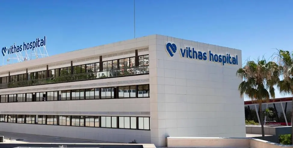 Fachada del Hospital Vithas Xanit Internacional en Benalmádena, Málaga, donde se encuentra Neuroestimulación Málaga.