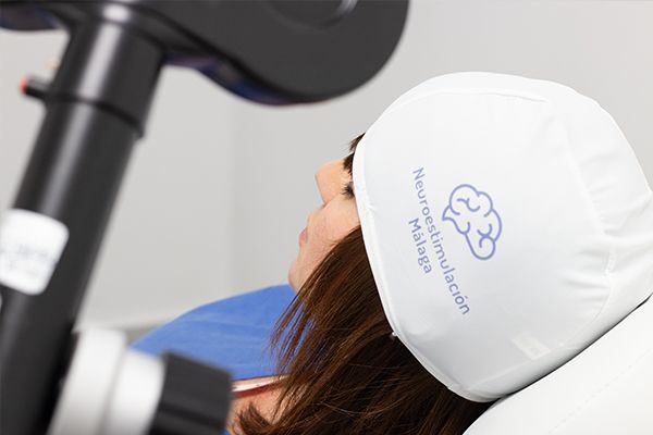 Especialista en Tratamiento de Estimulación Magnética Transcraneal Avanzada
